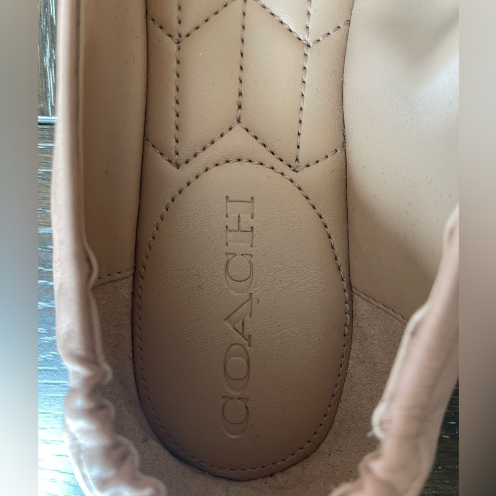 Coach Women's Black and Cream Flats Like New - Picture 2 of 7